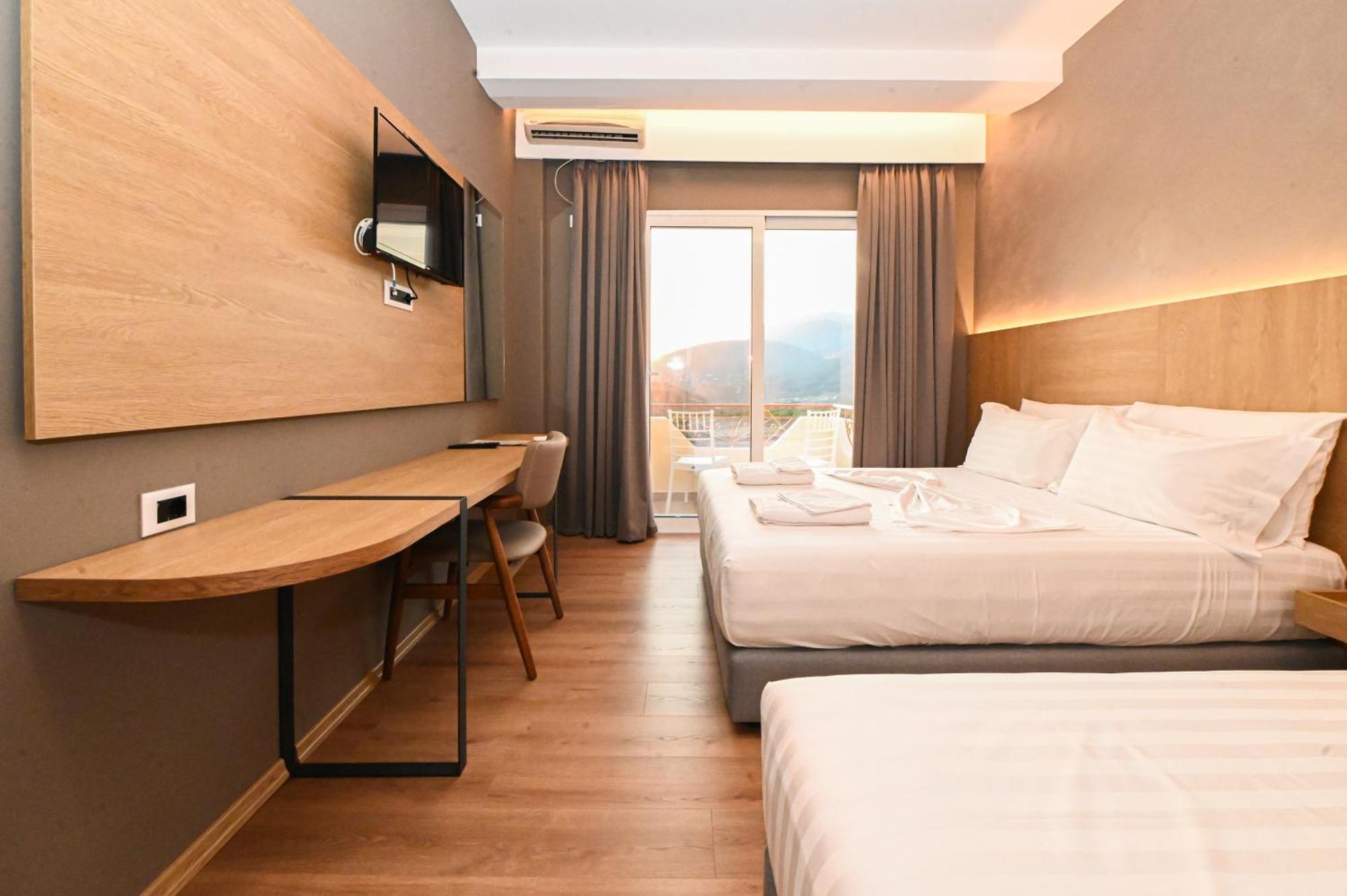 Hotel Panorama Himare Esterno foto