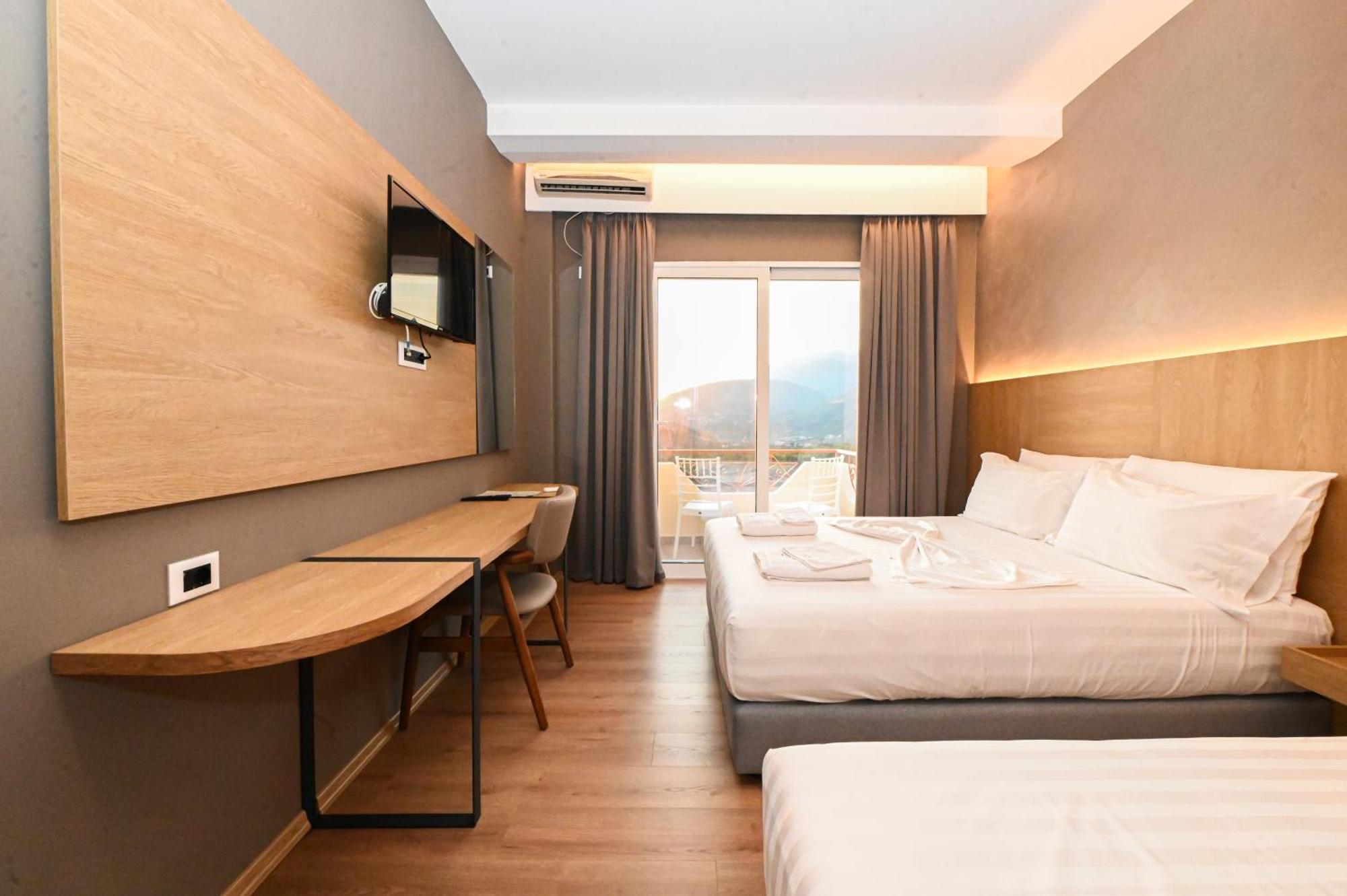 Hotel Panorama Himare Esterno foto